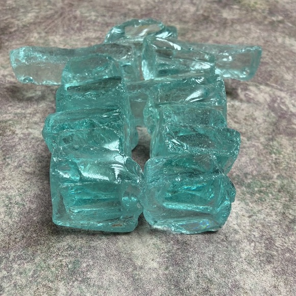 Glass Inukshuk - Picture 4 of 5